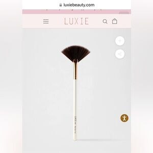 Luxie 560 Medium Fan Brush